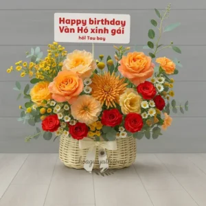 Giỏ hoa sinh nhật tặng bạn bè với tông cam vàng rực rỡ, mang thông điệp tươi vui và thân thiện.