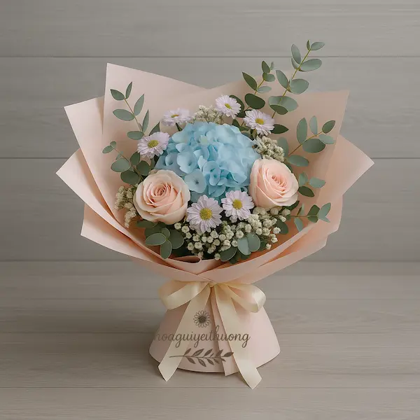 Bó hoa sinh nhật đẹp năm 2025 tông pastel mix cẩm tú cầu, hoa cúc và lá khuynh diệp