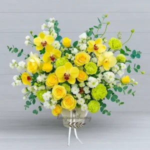 Giỏ hoa tươi vàng rực rỡ – Món quà tinh tế từ shop hoa tươi cho bạn gái