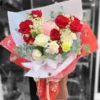 Bó hoa đỏ trắng cao cấp từ shop hoa tươi nhập khẩu – Hoa Gửi Yêu Thương