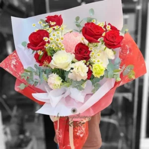 Bó hoa đỏ trắng cao cấp từ shop hoa tươi nhập khẩu – Hoa Gửi Yêu Thương