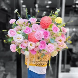 Bó hoa khổng lồ nhiều màu sắc từ shop hoa tươi chất lượng cao.