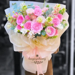 Bó hoa hồng pastel được gói sẵn – chụp tại shop hoa tươi bó sẵn Hoa Gửi Yêu Thương.