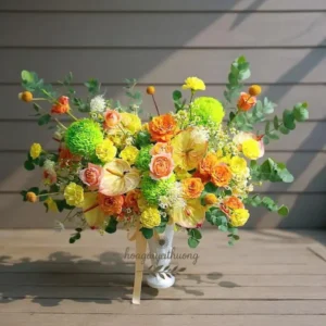 Giỏ hoa tone cam – vàng nổi bật tại shop hoa tươi có đặt online