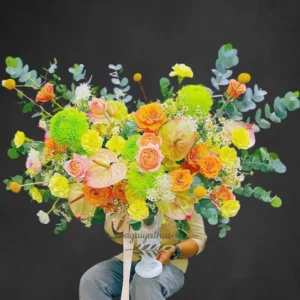 Giỏ hoa tươi tone vàng cam hiện đại – shop hoa tươi có đặt online tại TP.HCM