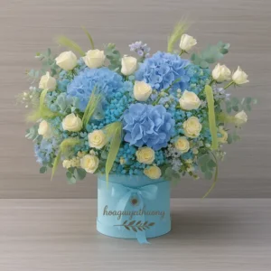 Bó hoa đẹp tặng sinh nhật với sắc xanh dương phối trắng tinh tế, mang phong cách trẻ trung và thanh lịch.