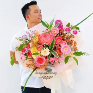 Shop hoa theo yêu cầu gần đây – Bó hoa lớn màu sắc cá tính, thiết kế riêng