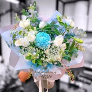 Bó hoa tone xanh trang nhã từ shop hoa online giá tốt, thiết kế tinh tế và hiện đại.