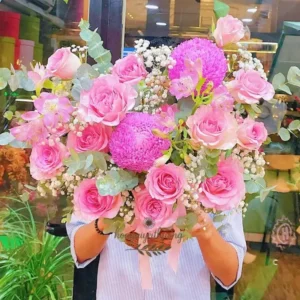 Bó hoa tone hồng tím tại shop hoa tươi mở cửa 24/7 Hoa Gửi Yêu Thương