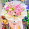 Bó hoa tươi cao cấp tone hồng pastel sang trọng tại shop hoa tươi cao cấp Hoa Gửi Yêu Thương – lựa chọn lý tưởng cho ngày đặc biệt.